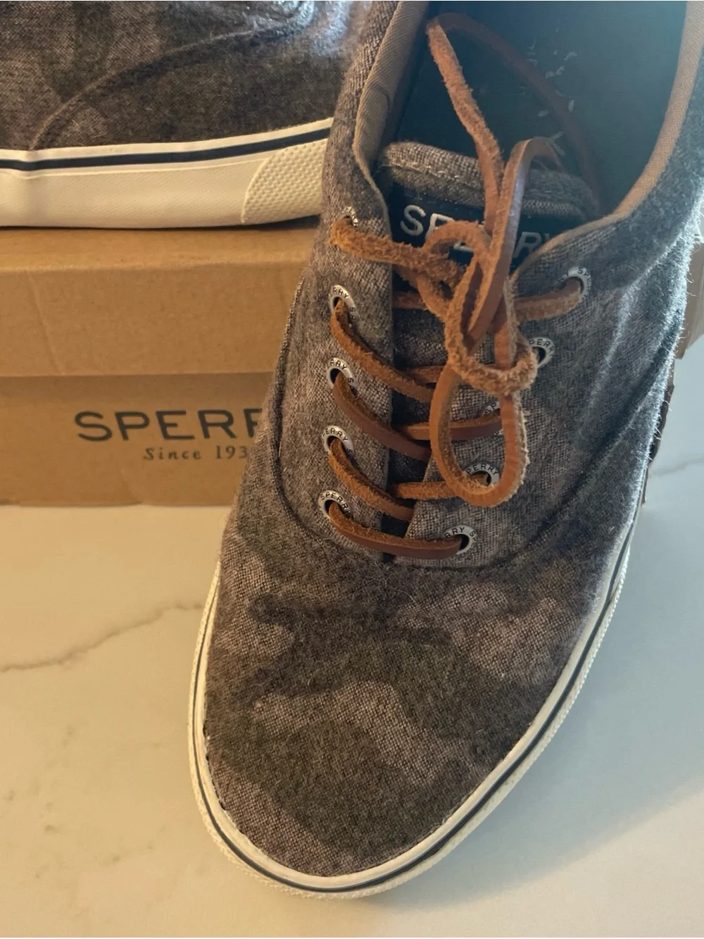 Sperry Men's Gray Canvas Boat Shoes with Brown Laces camo
